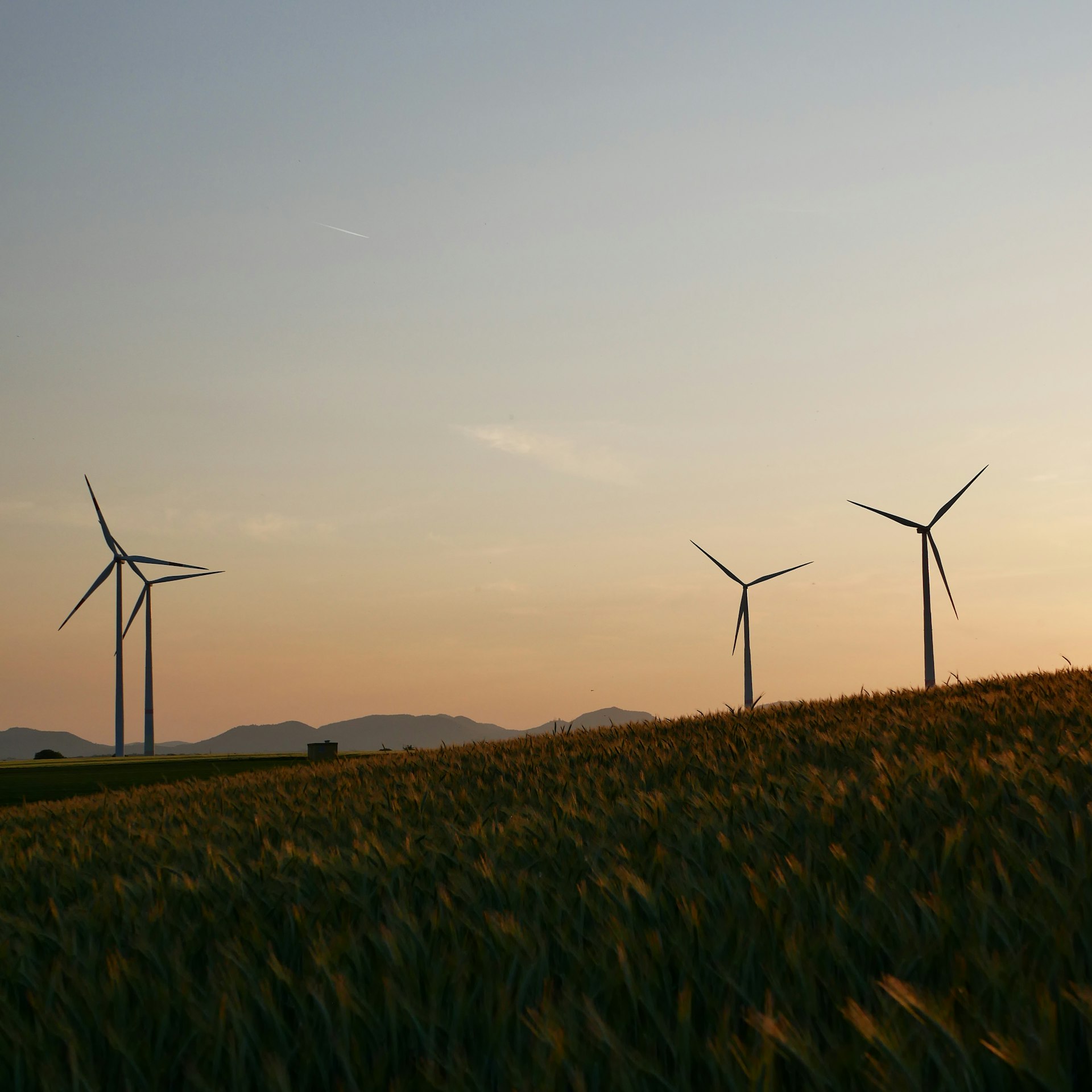 Unlocking the Future: Clean Energy Business Investment Trends and Opportunities Through 2025